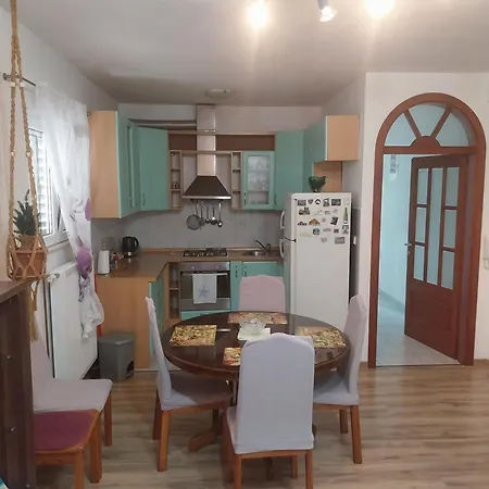 Guliver Apartment *