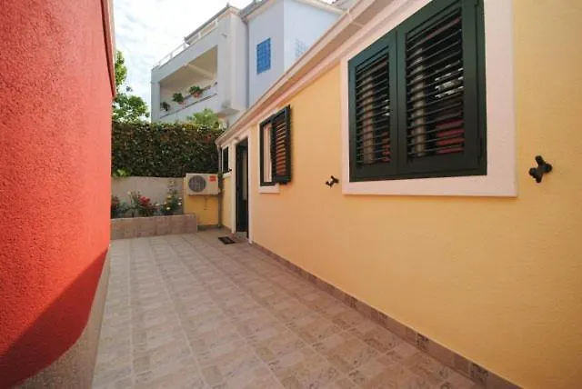 Guliver Apartment *